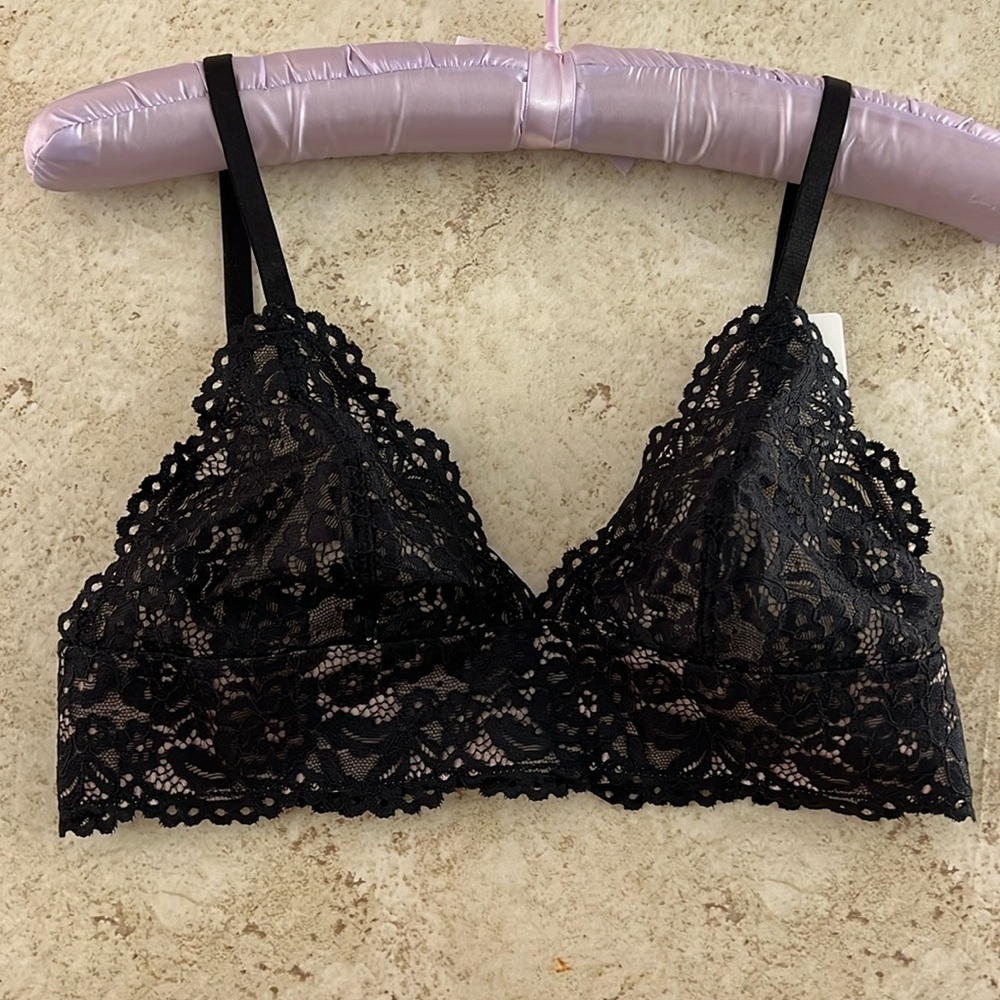 B.tempt’d Lacey Black Bralette size large NWT